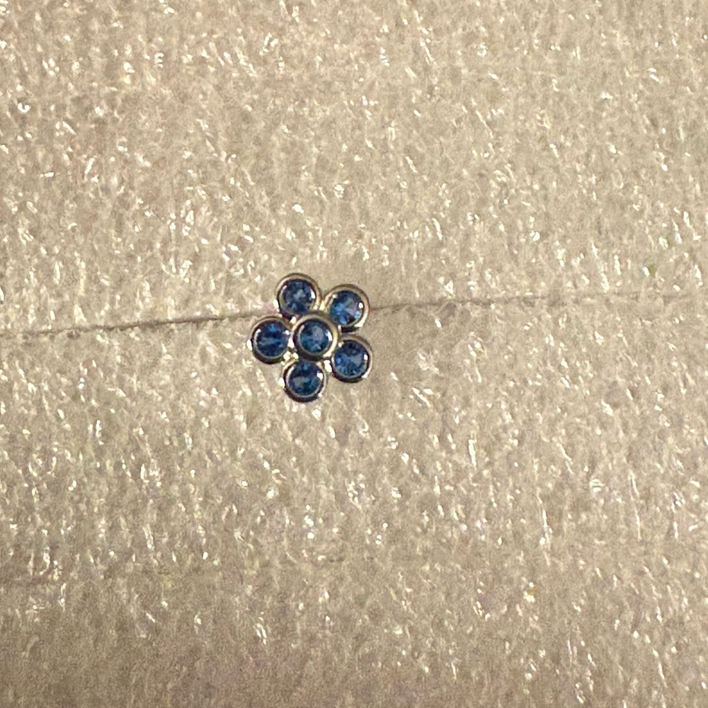 Nose Ring- Blue Sapphire Like  Flower Nose Stud Ring 20 G Stainless Steel Stud